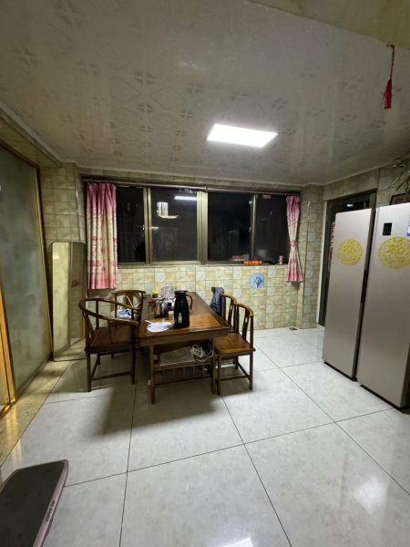 丽景华庭1楼91平，3室框架精装短住，价格可议。