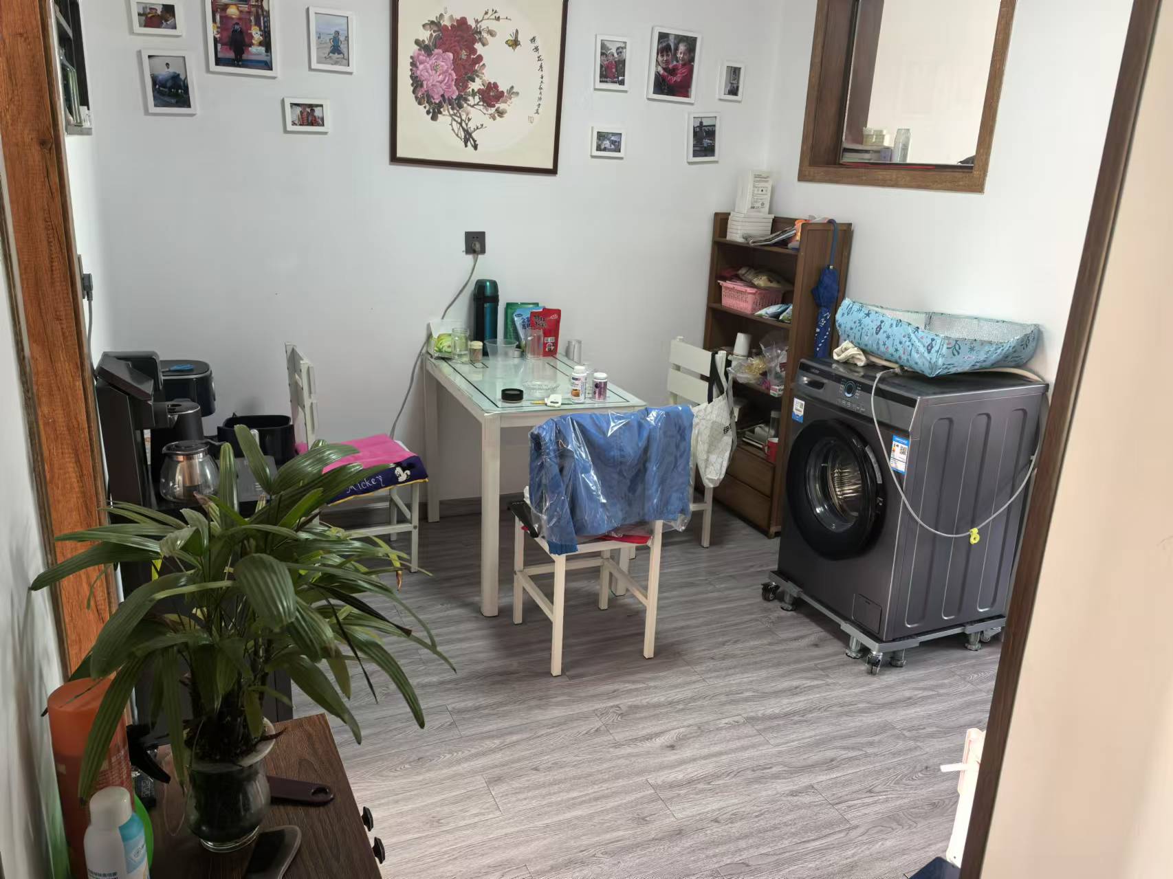 向阳1区5楼68.7平36万精装共六层黄山小学府前中学一中金丰超市，随时看房。