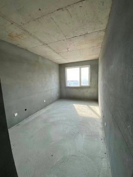 香格里拉二区后学府家园8楼，毛坯房，113平。 69,8万 三室两厅
