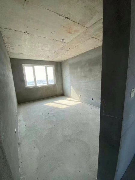 香格里拉二区后学府家园8楼，毛坯房，113平。 69,8万 三室两厅
