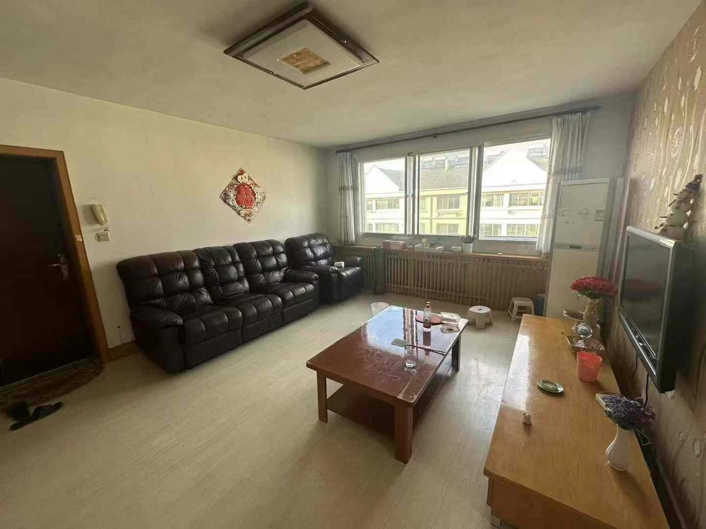 低首付 金苹果小区 5楼 非顶楼 115平，三室两厅 北厅户型