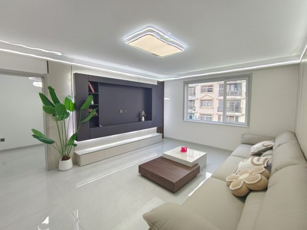 世纪花园3楼115平，3室精装未住，价格可议。