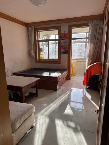 静园小区，2楼东，73平左右，三室一厅。