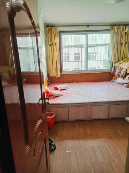 滨河小区三楼85平，28.8万 中厅三室，双气