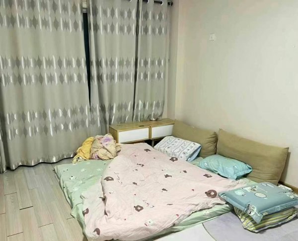 香格里拉一区二楼 102平 70.8万 3室2厅2卫 精装短住