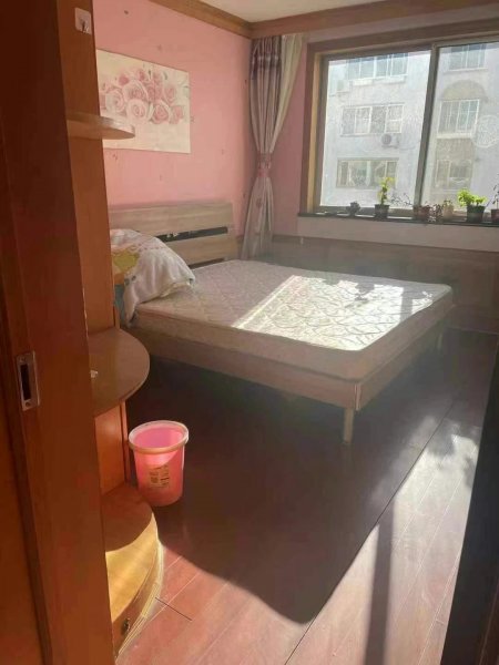 和平小区三楼出租