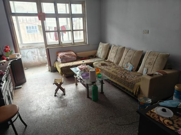 出售老市医院南向阳二区45号楼西单元1楼东房屋