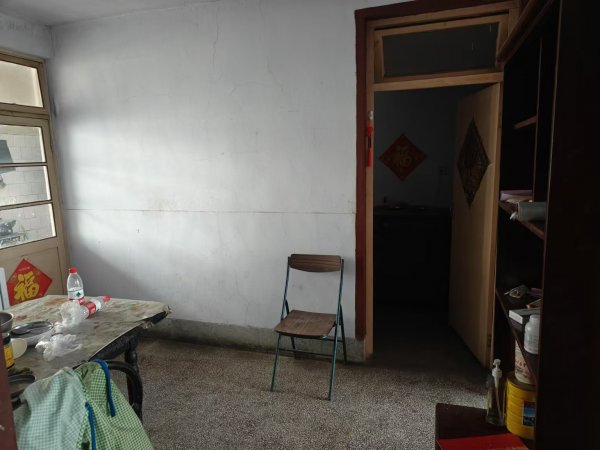 出售老市医院南向阳二区45号楼西单元1楼东房屋