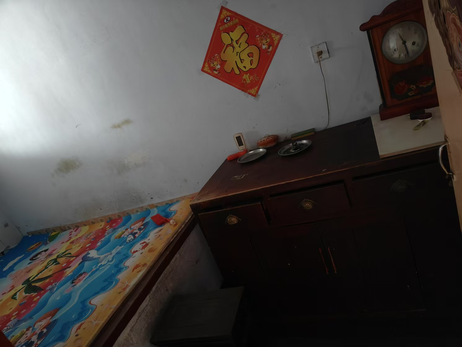出售老市医院南向阳二区45号楼西单元1楼东房屋