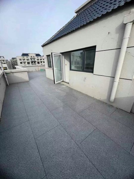 瑞驰康城9楼送阁楼，单层131平，90.6万，三室两厅两卫