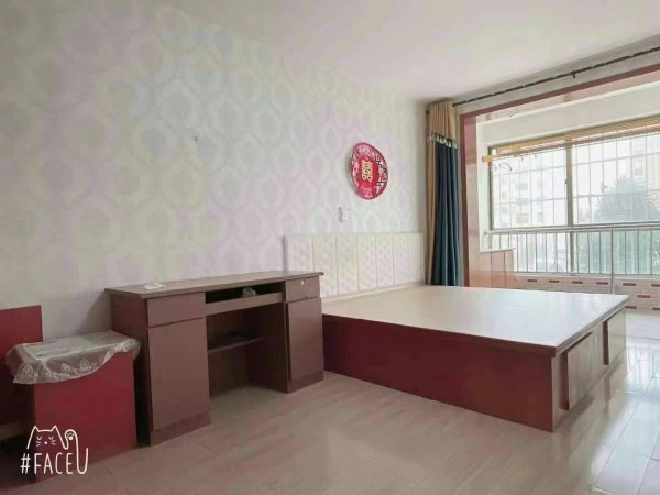 兴发小区1楼85平精装33.8万