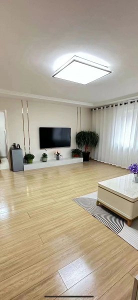 紫锦花园南区1楼西户房本面积133平方三室朝阳婚房短住仅售78.8万