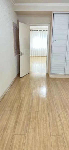 紫锦花园南区1楼西户房本面积133平方三室朝阳婚房短住仅售78.8万