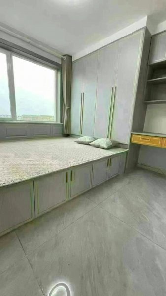 金丰苑小区5楼78平，42.8万，精装修未住三室一厅