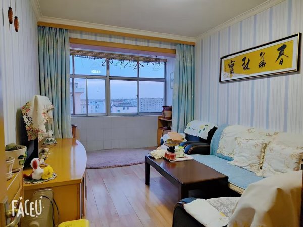 府前学区房华联广场东农信家属楼五楼，69平米，18.8万，精装修有暖气天然气