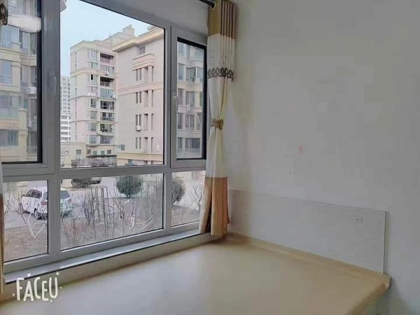 丽景华庭框架一楼92平， 三室两厅 精装短住 带储藏室，仅49.8万