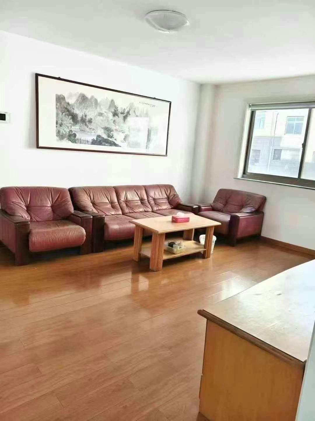 特价西城华府框架一楼102平，三室两厅，地暖双气落地窗