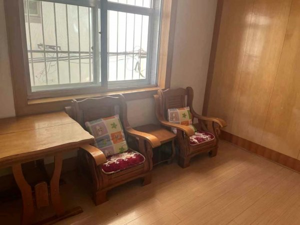 城东一区 2楼 68.5平，40.8万 三居室