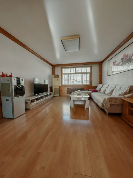 城东一区 二楼 99平 52.8万，北厅两室可改三室