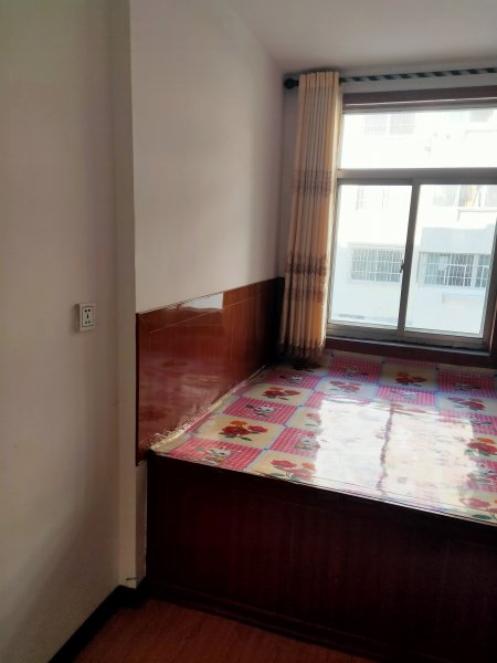 房东直卖锁厂巷家属楼贴地2楼
