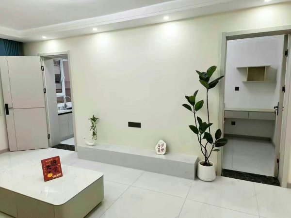 金丰苑小区，一楼东户，92.5平！59.8万 精装未住！三居室！地暖