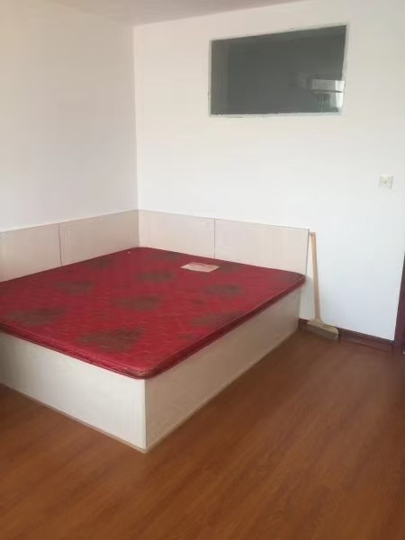 腾达二区7楼90平2室家电家具齐全双气800/月干净整洁拎包入住