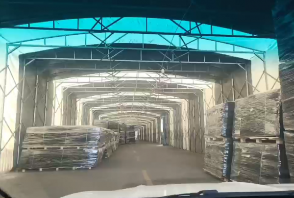 大型折叠帐篷，可当仓库使用