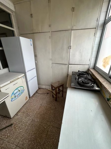 物资小区四楼，三室，74平，双气，新买全新家电