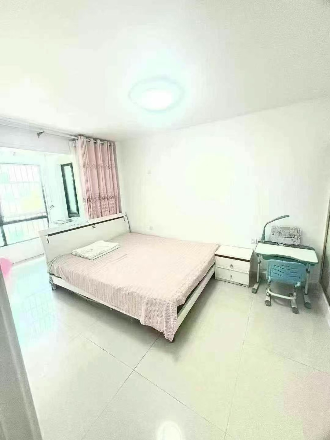 香格里拉一区，3楼，81平，49.8万 简单装修。两室两厅