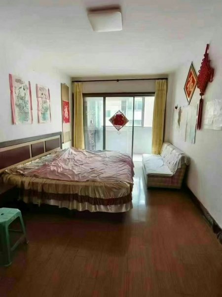文苑小区3楼，130平，59.8万 三室两厅，地暖精装