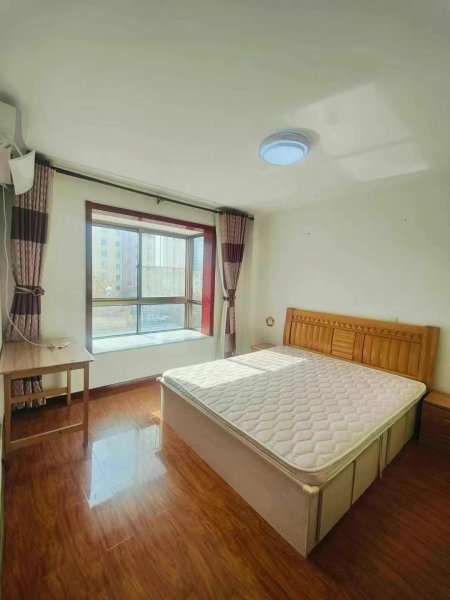 西城华府带门市二楼 101平，51.8万，三大居，全框架，精装修