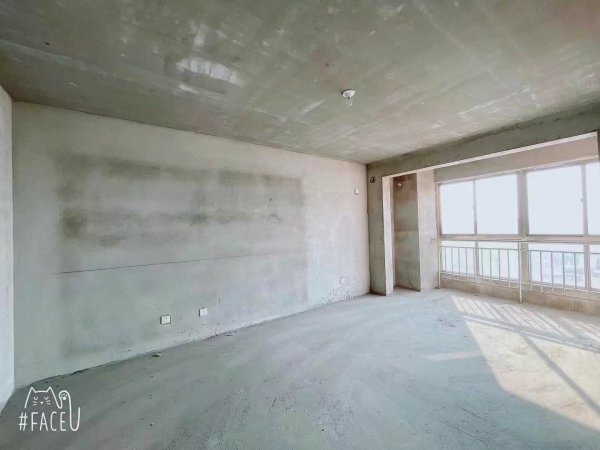 金泰小高层电梯九楼，133平左右76.8万三室两卫，南厅