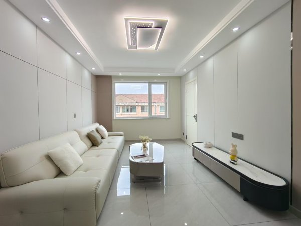 金泰小区2009年新房5楼81平（实际90多平）32.8万！3室！精装修未住带家具地暖