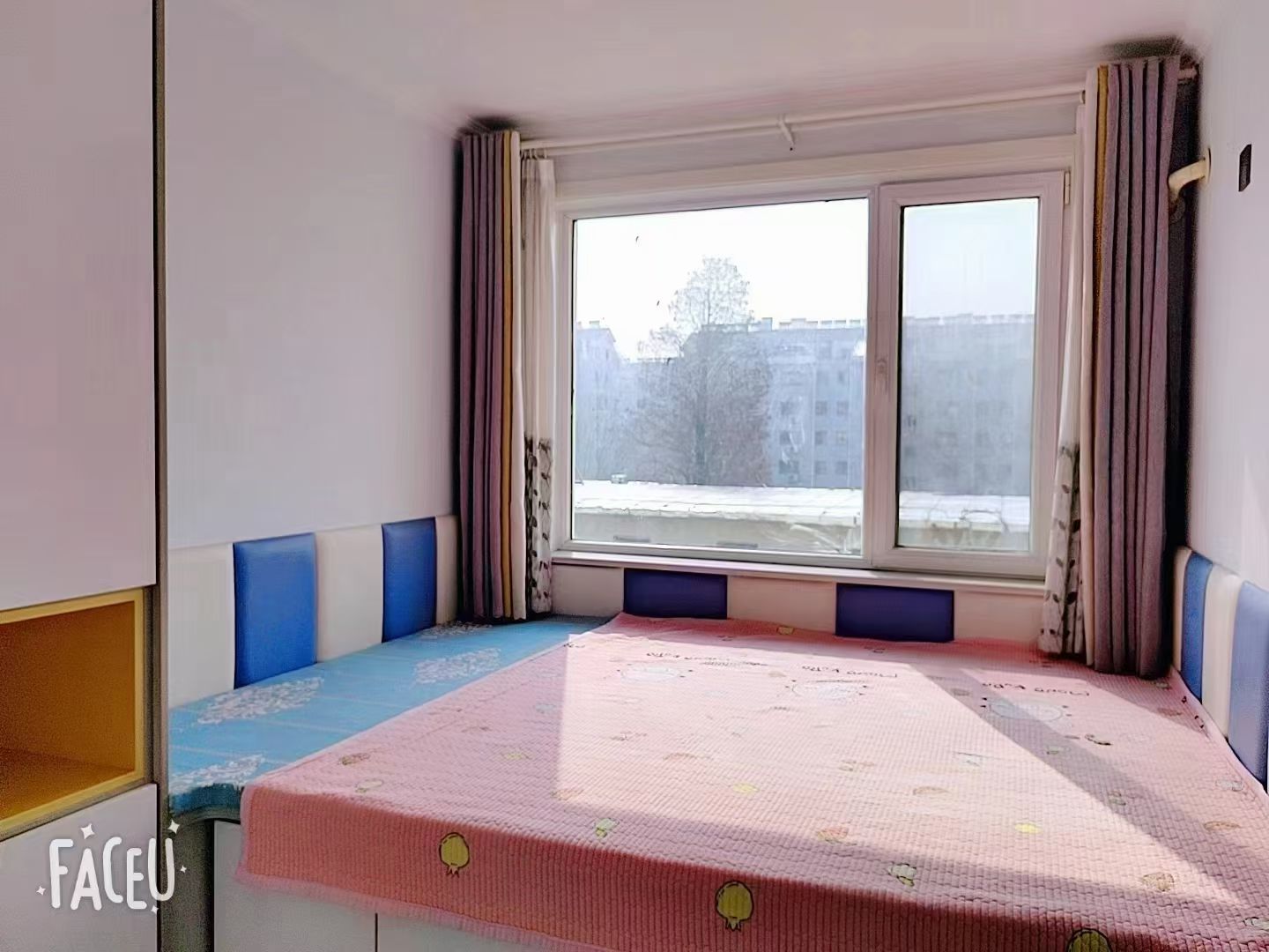 人民广场旁边4楼69平，3室精装短住，价格可议。