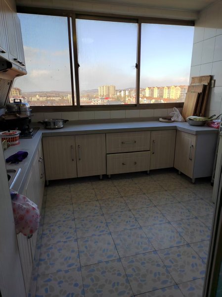 精装 东风花园三室两厅一卫有衣帽间，采光好，双气地暖