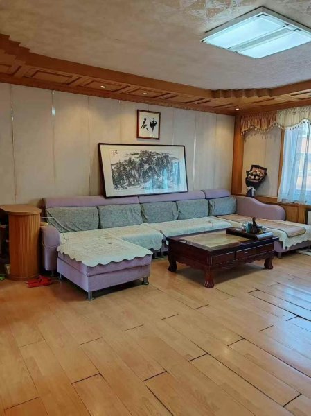 向阳二区，3楼，106平，年租，1000/月，