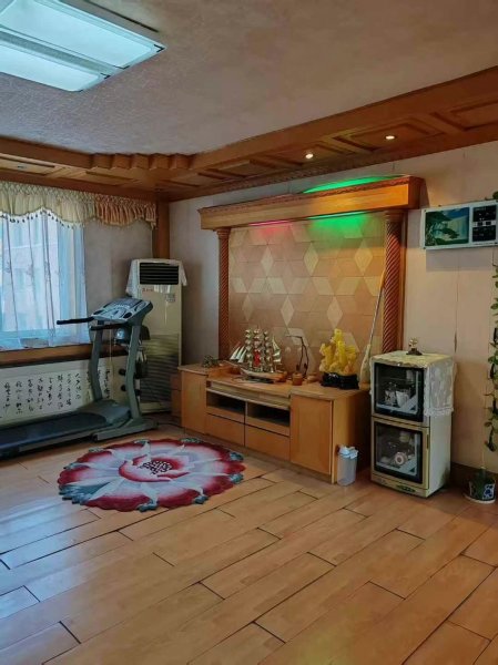 向阳二区，3楼，106平，年租，1000/月，