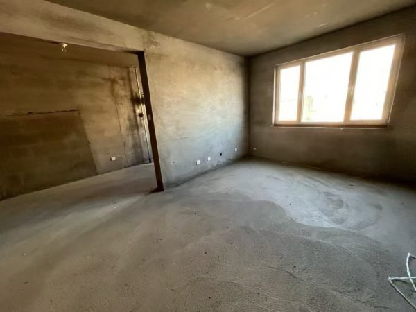 西西里佳苑 二期 框架4楼 ，两室两厅一卫，双气地暖，房产证 90平 ，29.8万小议