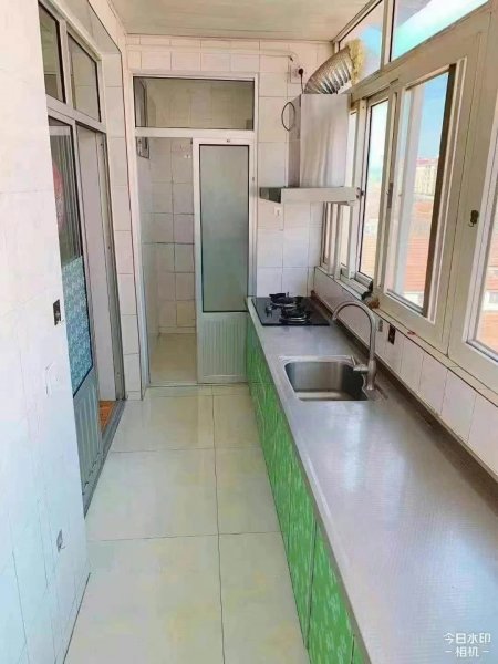电业小区76.6平，贴地三楼相当于二楼，29.8万，精装修，家具家电齐
