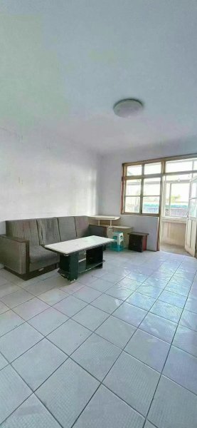 东山小区1楼，65平， 35.8万 3室一厅