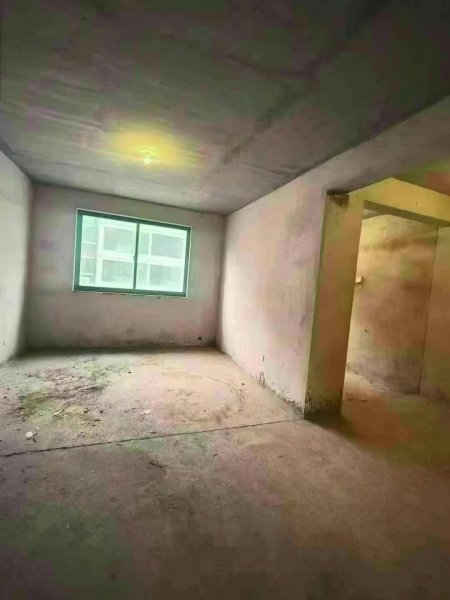 鲁威阳光花园，框架二楼，85平，45.8万，送草棚