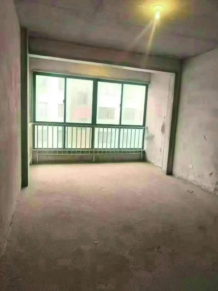 鲁威阳光花园，框架二楼，85平，45.8万，送草棚