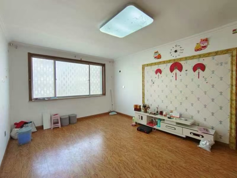 城南机械园二楼边户，卫生间带窗！精装修94.3平，两室两厅可改三室，仅售22.8万
