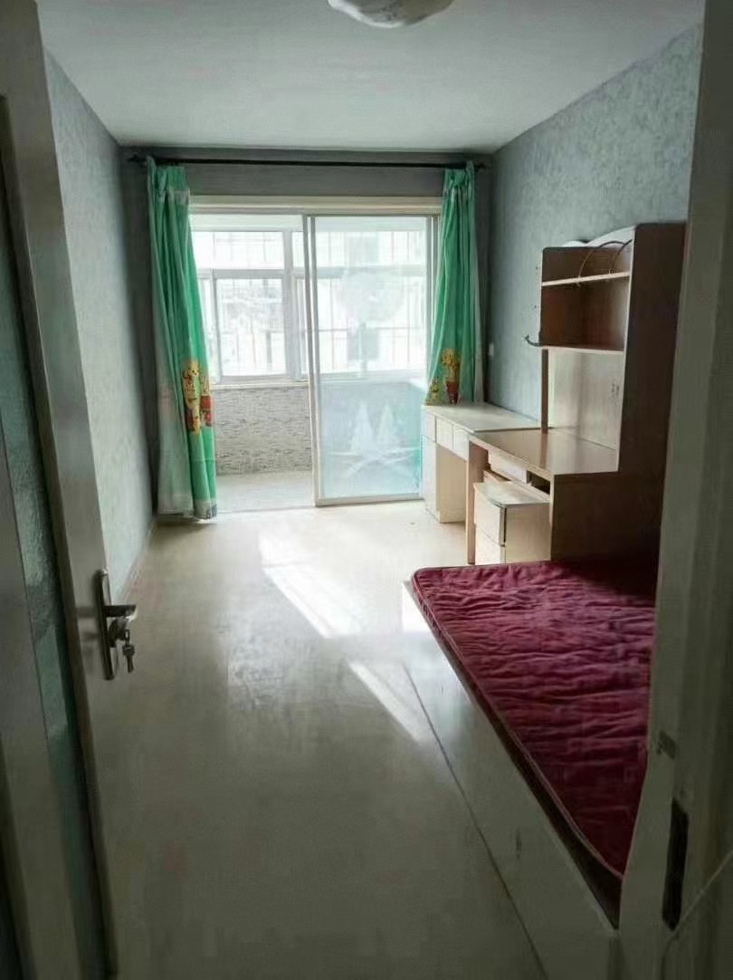 城东3区2楼117平，3室2厅1卫，九龙汇旁边绝佳位置，全家品牌装修61.8万
