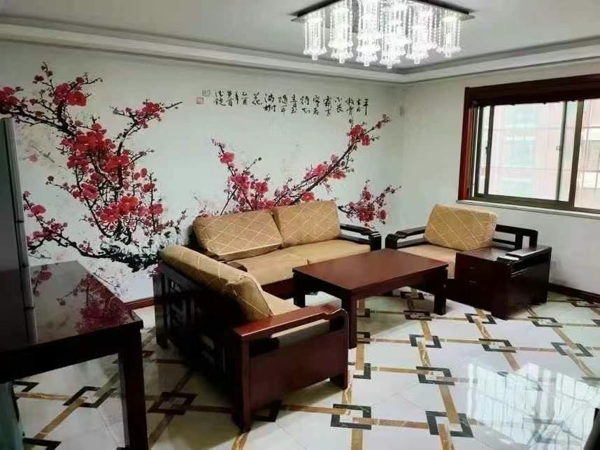西城华府框架三楼，117平，46.8万 三室朝阳，精装短住