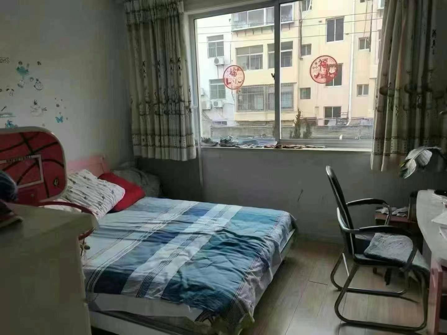东风花园二楼，92.13平，三室，双气齐全，