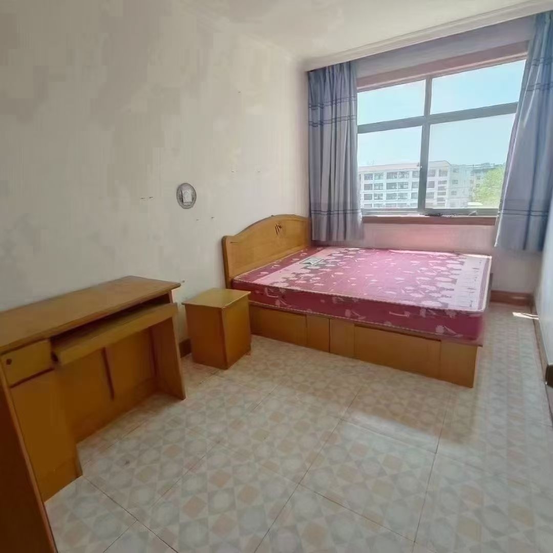 紧邻黄山路小学，四楼，两室，800/月