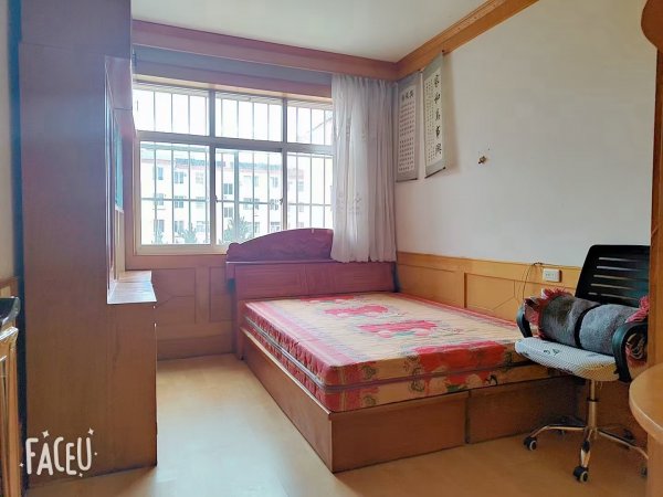 静园小区2楼， 72平 27.8万 三室一厅 双气齐全