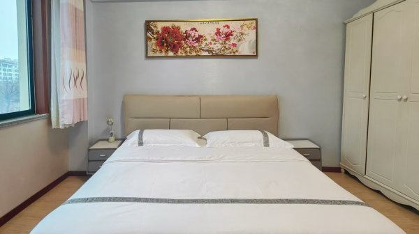 香格里拉一区公寓2楼36平，精装，价格可议。