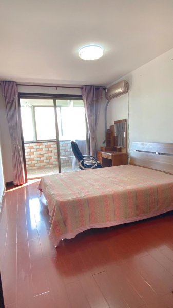 祥和小区4楼130平56.8万三室朝阳，卫生间干湿分离，差不多就出售，不墨迹！